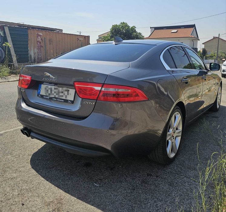 Jaguar XE 2017 Auto — photo 3