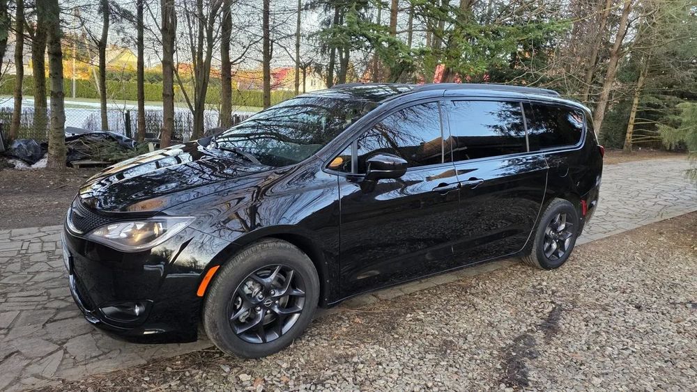 Chrysler Pacifica Wersja S 8 osobowa