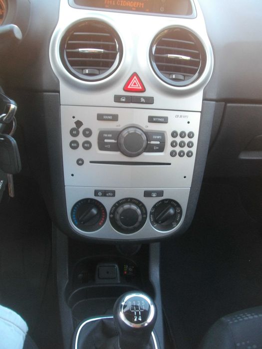 Opel Corsa 1.2 GLP/Gasolina de 2011 C/Novo