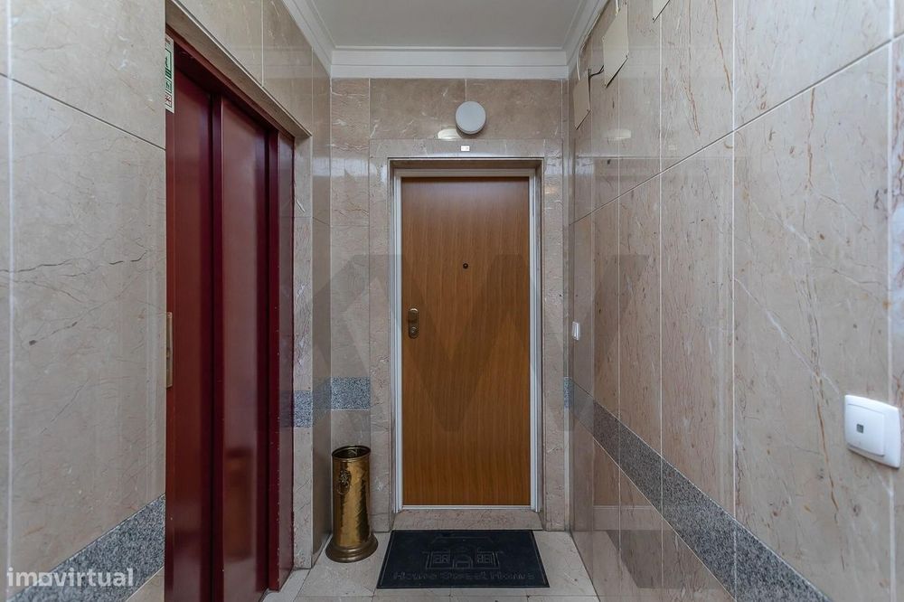 Apartamento T4 |  Parque dos Poetas l Terraço  com 50m2 e Box com  2 l