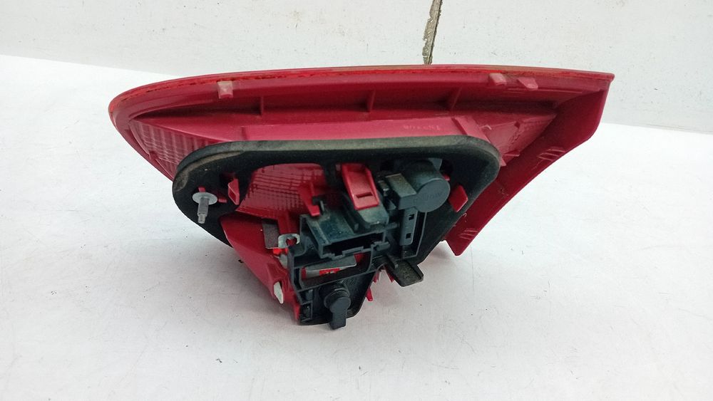 Farolim da mala esquerdo SEAT Ibiza IV ST (6J8, 6P8)