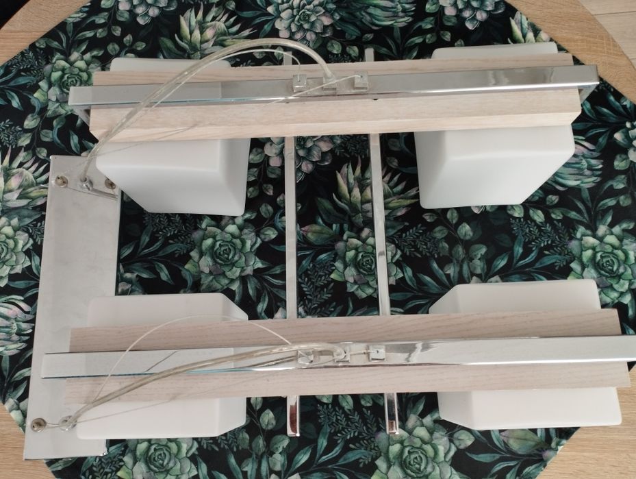 Lampa wisząca 4 klosze biel drewno