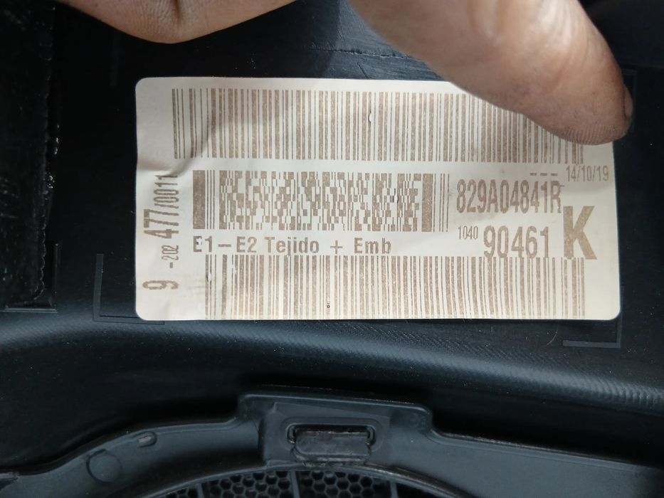 Forra porta / quartela trás direita RENAULT Megane IV Grandtour (K9A/M