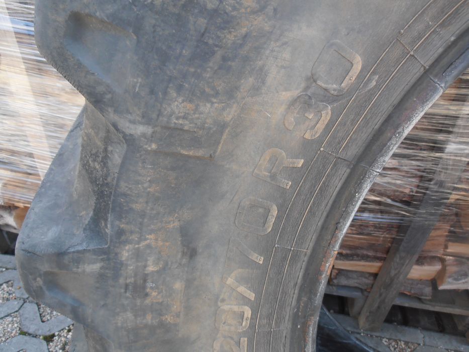 Opony 420/70 R-30
