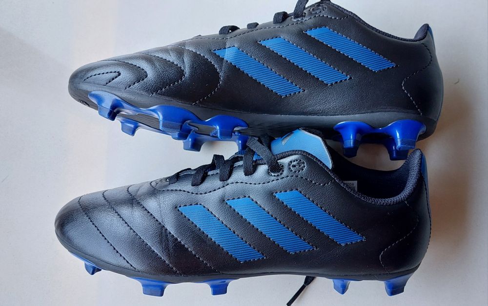 Chuteiras Adidas (novas)