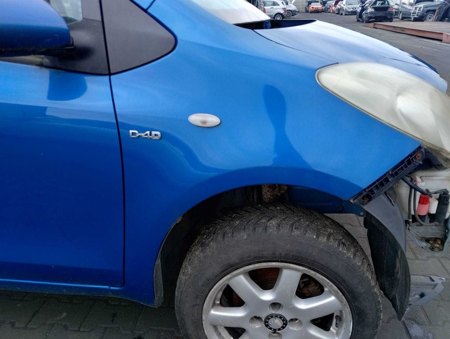 Błotnik lewy prawy Toyota Yaris II 8T0  8TO