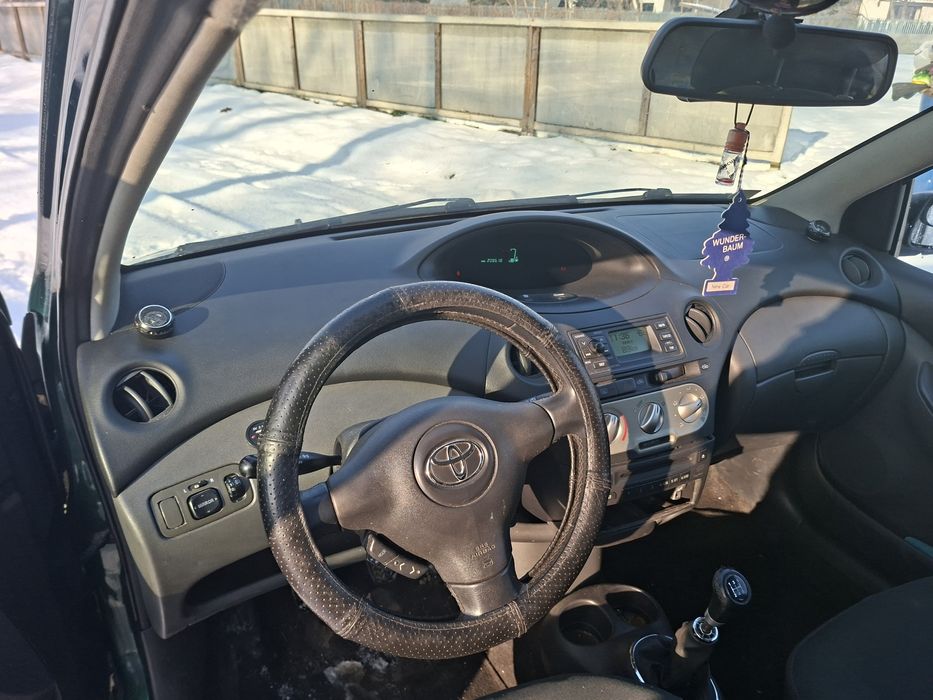 Toyota yaris 1.3, 2004r