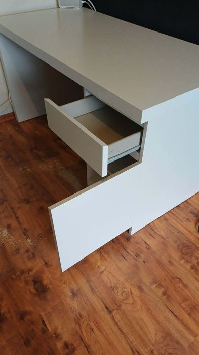 Biurko MALM białe 140x65
Biurko, biały, 140x65 cm