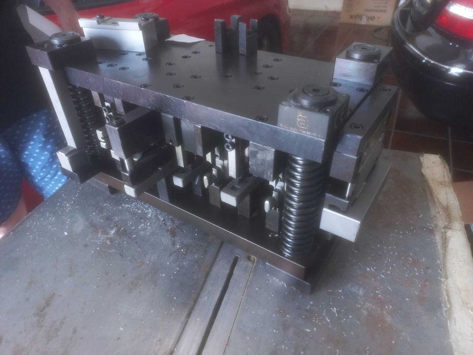 Cortante Para Perfil de Alumínio – Câmara Europeia