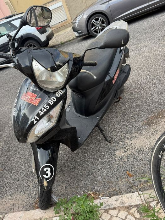 Honda Vision com avaria