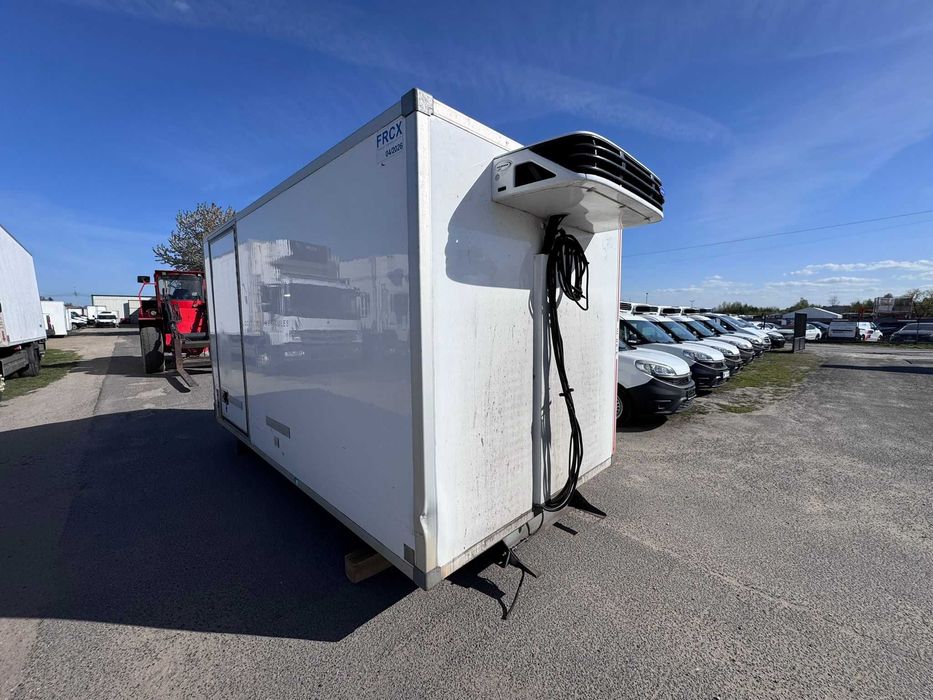 Kontener / Magazyn / Chłodnia / Carrier Xarios 350