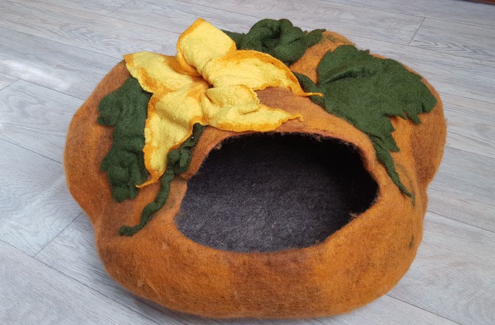 Будиночок для котика або маленької собачки.