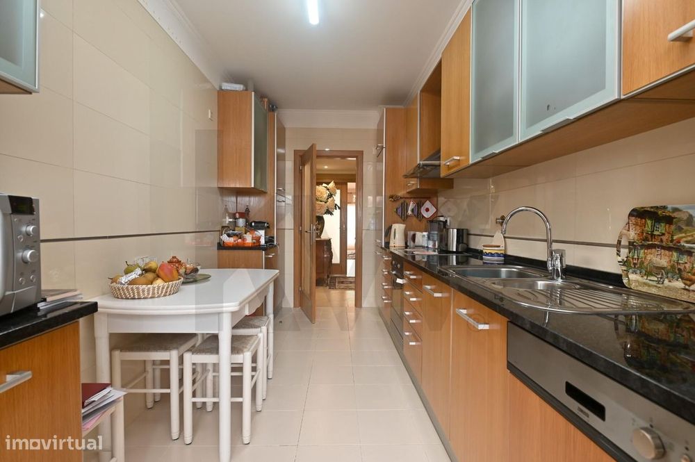 Apartamento T2 com Garagem Box, Estacionamento e Arrecadação –  São Do