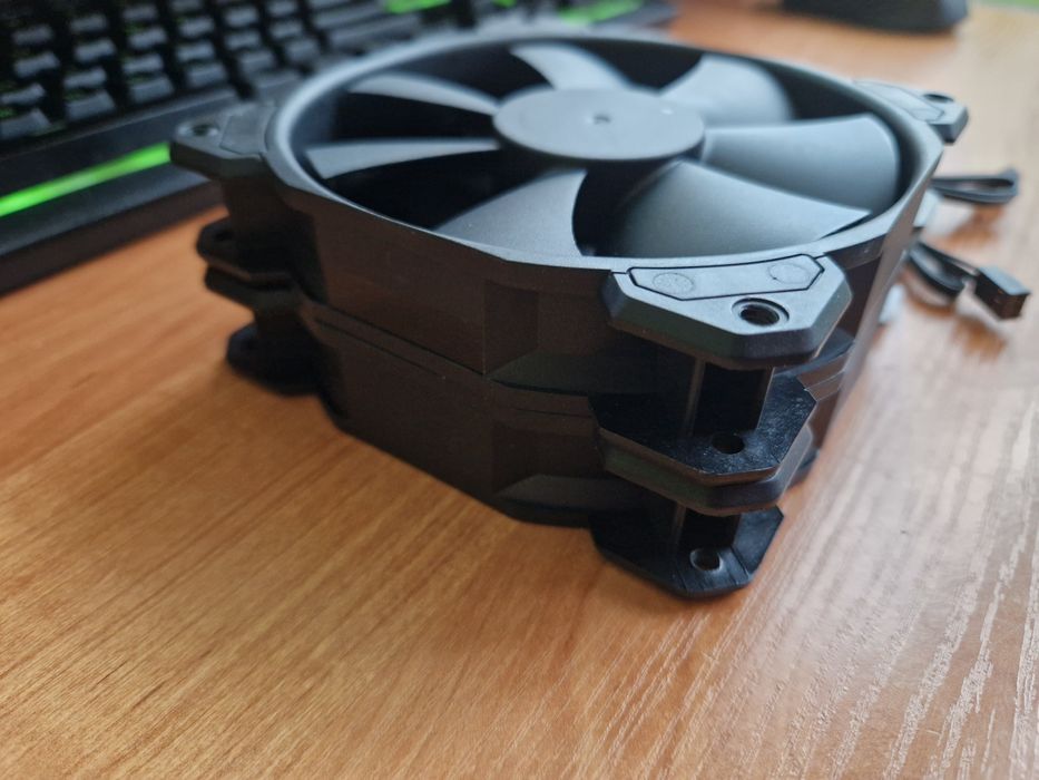 Wentylatory Corsair 120 x 120 mm  50 złotych za dwa Sprawne Nieużywane