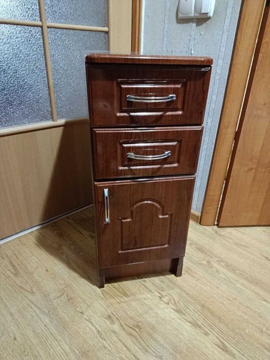 Дві Тумби в прихожу
