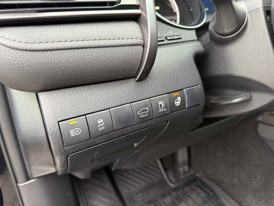 Toyota Camry 2021 2.5 Гібрид