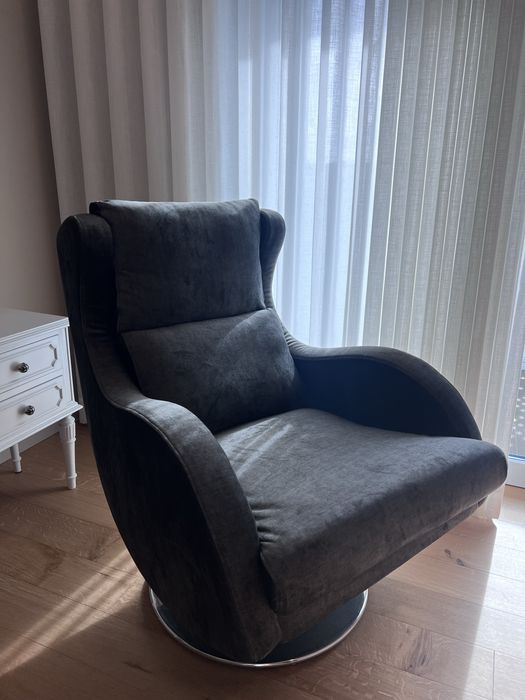 Cadeirão giratório estofado – como novo