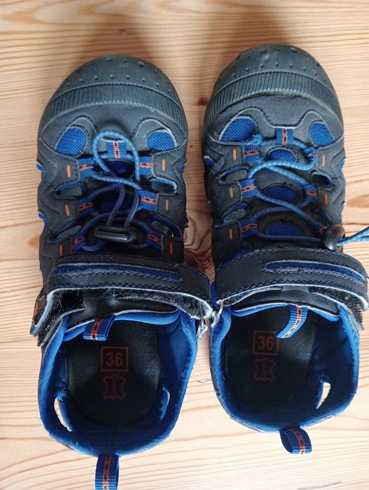 Sandały 4F rozmiar 36 kryte pełne