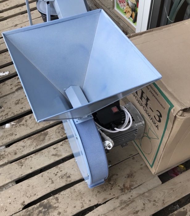 Зернодробилка мельница ЛАН-3 ЧУГУН ! (зерно+качан) 2.5 кВт