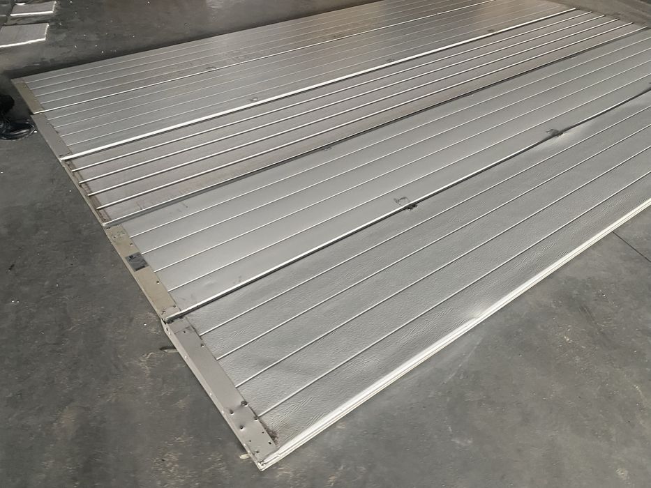 Продаж сендвіч-панелей для воріт