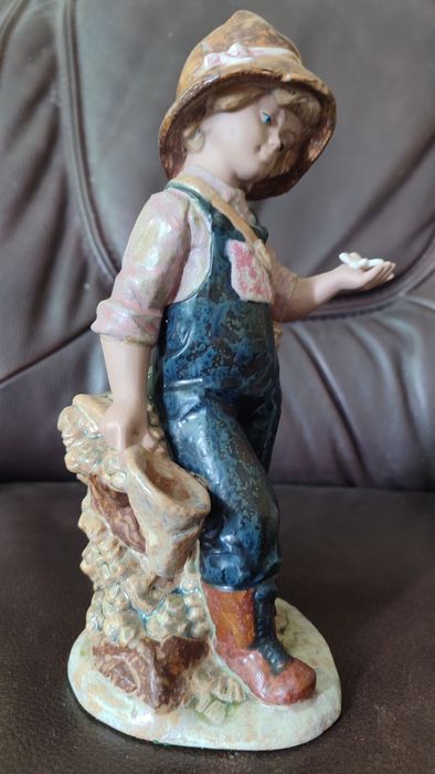 Статуетки NAO-LLADRO, Іспанія " Ловец бабочек"  грес ,високоякісний фарфор