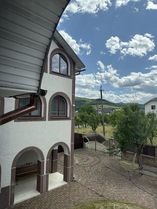 Продається будинок з неймовірним краєвидом, з комерцією,можливий обмін