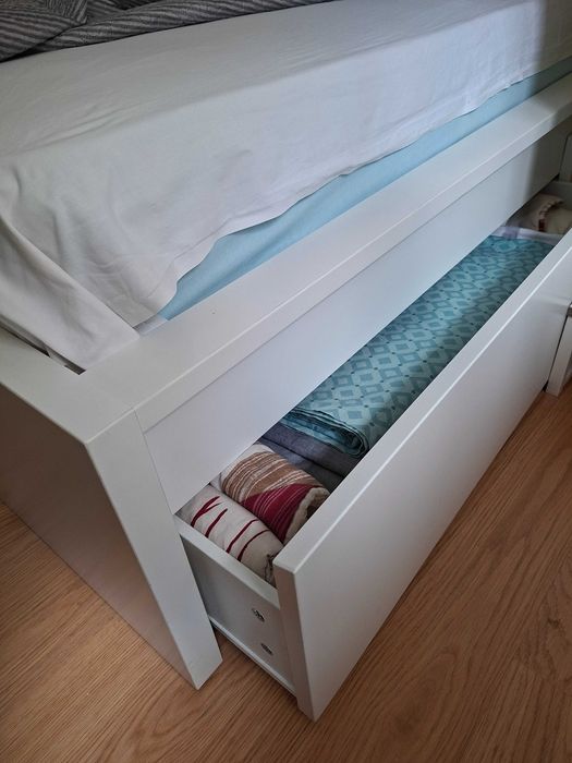 Cama MALM Ikea branca, 180x200. Com 2 gavetões.Como nova.