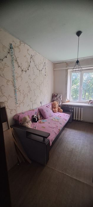 Продам гостинку  район  ХТЗ, ул.12 Апреля 32
