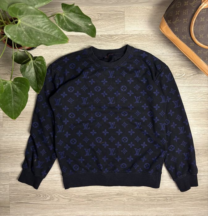 Granatowa bluza z mogogramem LV w rozmiarze L stan bardzo dobry