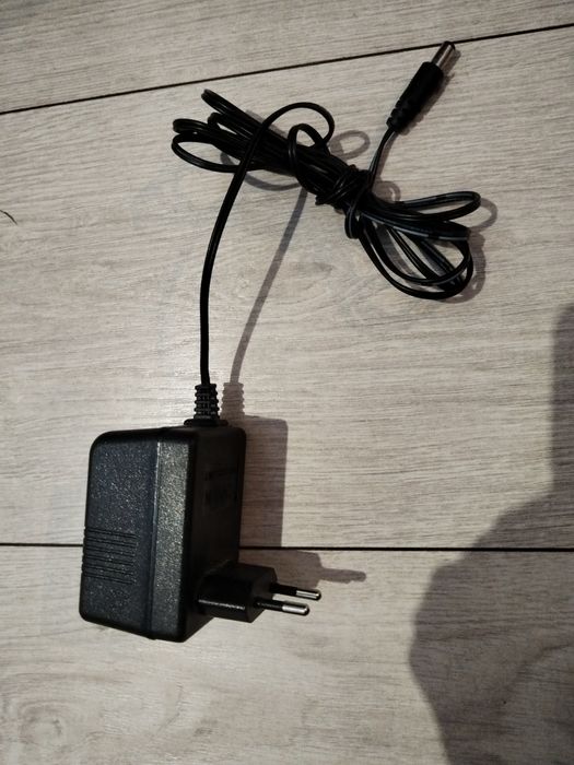 Czarno czerwony zabawkowy motor dla dzieci elektryczny