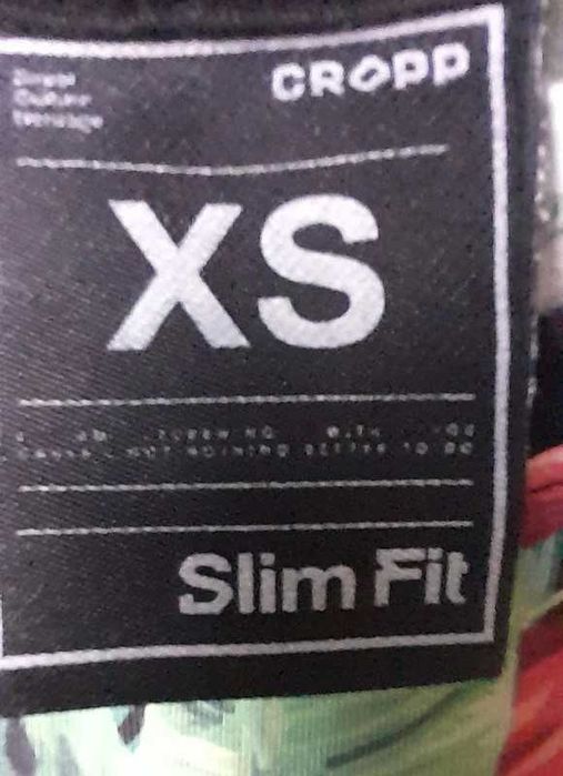 Tshirt męski z krótkim rękawem w motywy roślinne.Cropp