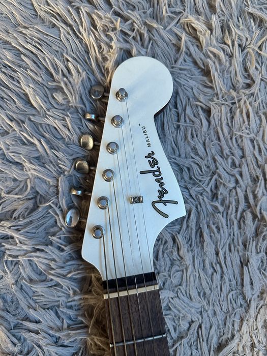 Електроаеустична гітара Fender Malibu