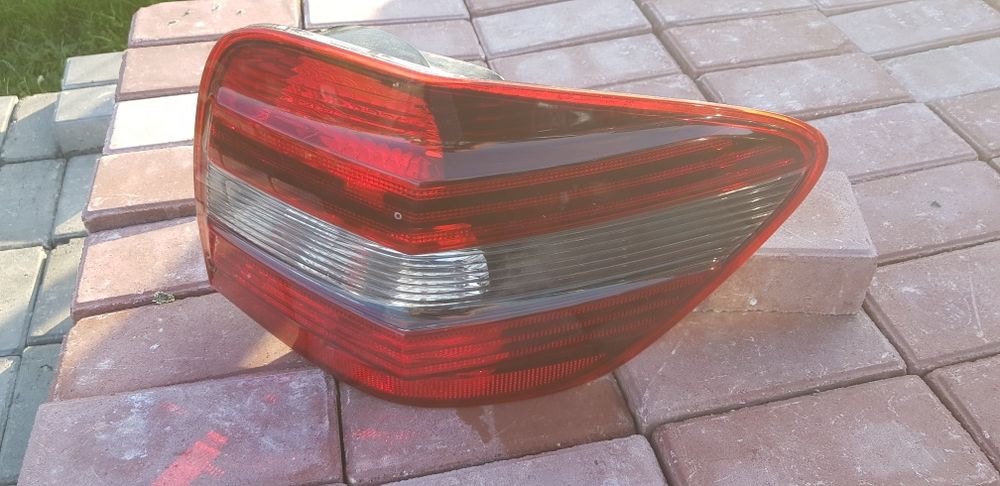 Mercedes ML A164 W164 prawa tylna lampa