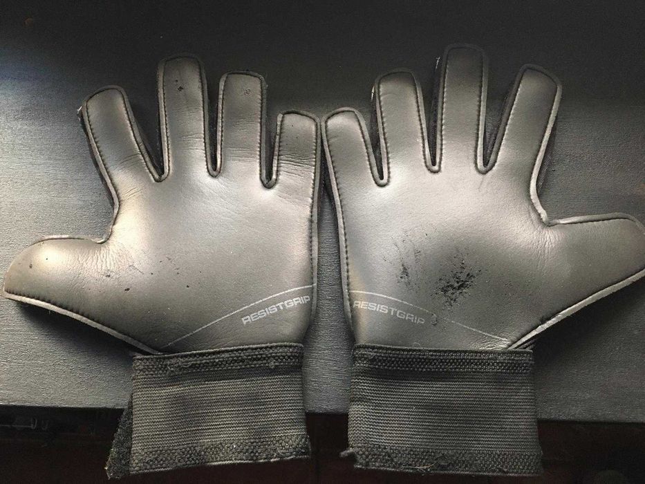 Luvas de Guarda-redes Futebol Adulto F100 RESIST Preto/Cinzento