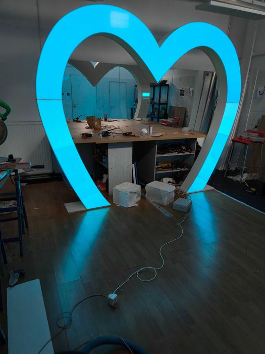 podświetlane Serce RGB – Brama Miłości dla Pary Młodej