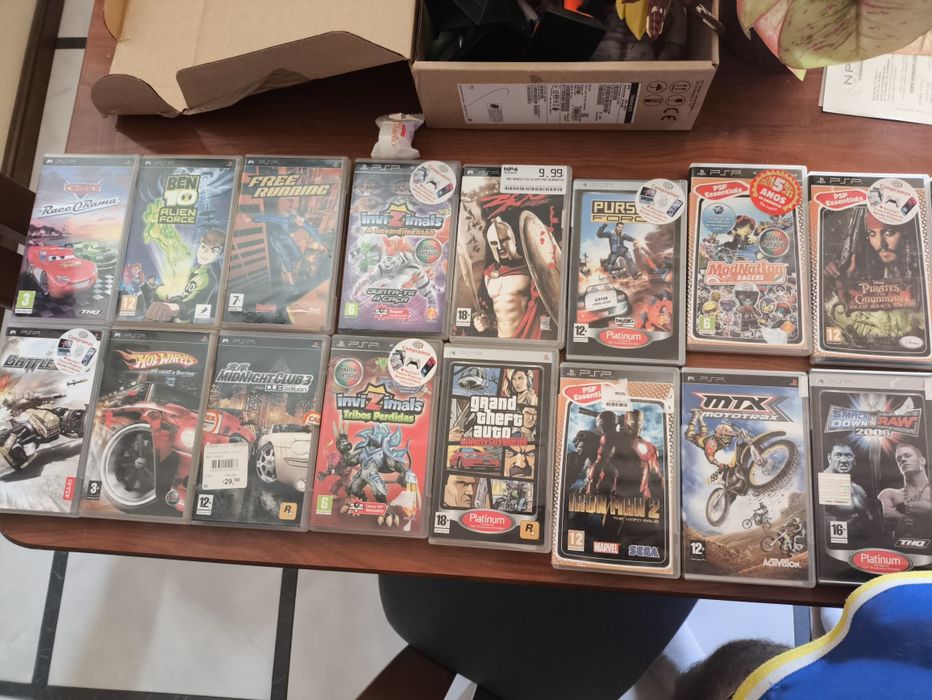 PSP 1001 + carregador + 46 jogos originais