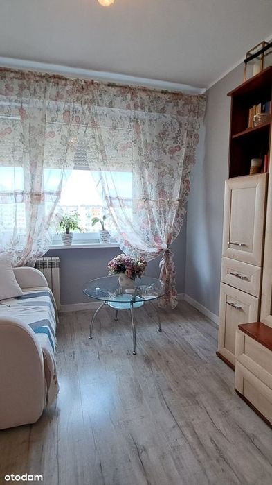 Trzy pokoje z dużym salonem i balkonem – idealne dla Rodziny