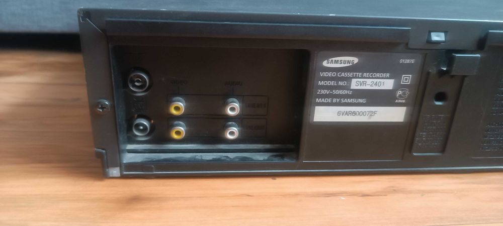 Відеомагнітофон Samsung записує