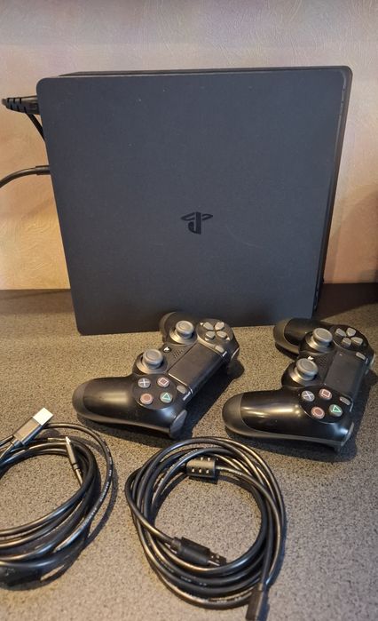 Продам ігрову приставку консоль Sony PlayStation 4 Slim