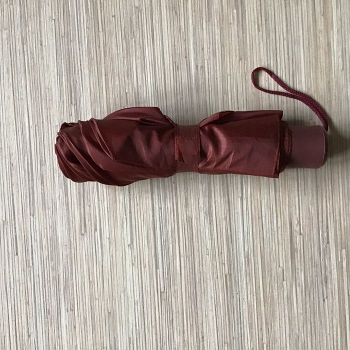 Женский зонт складной.