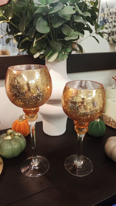 Castiçais lindíssimos em tons dourados