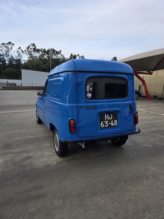 Renault 4F restaurada.