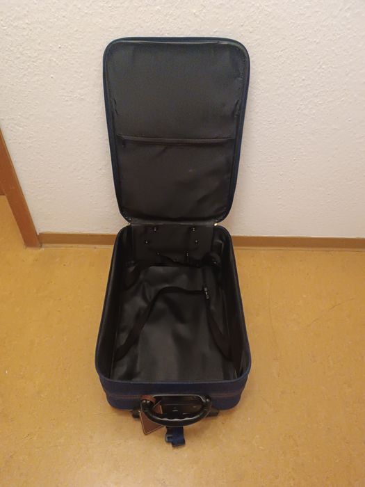 Чемодан средний ,новый 55*35*18см