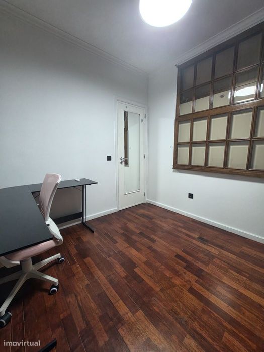 2 Lugares de Garagem - T2 Mobilado junto à Av. da República - Gaia
