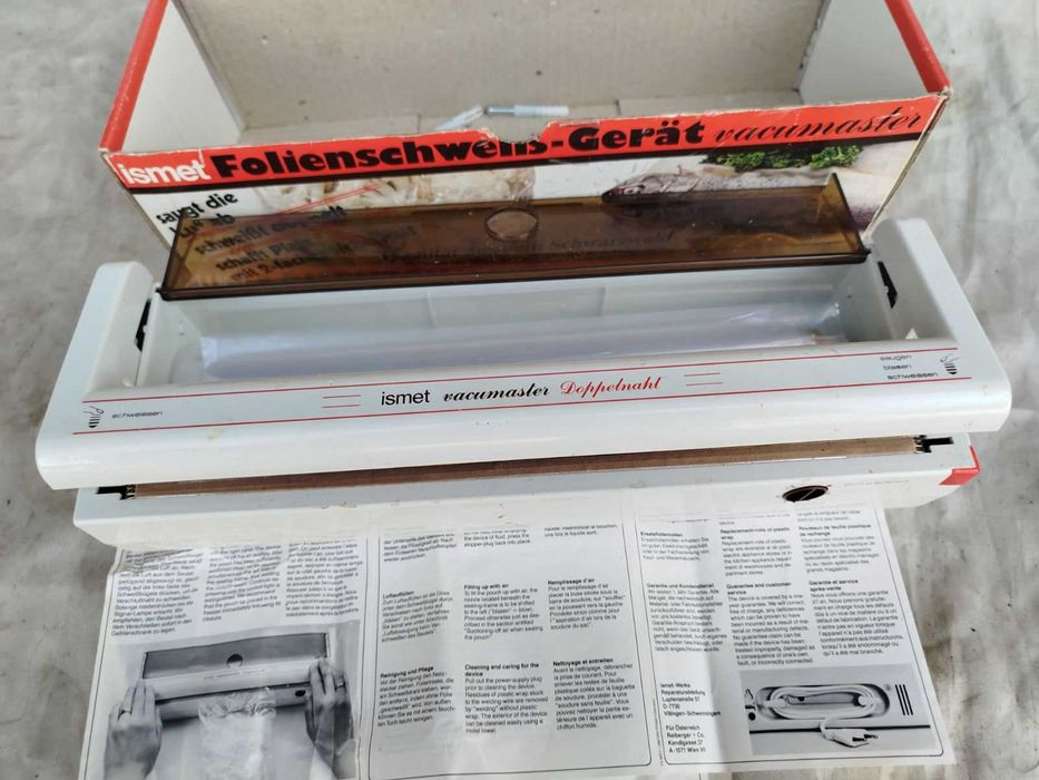 Упаковочная машинка  в полиэтилен.