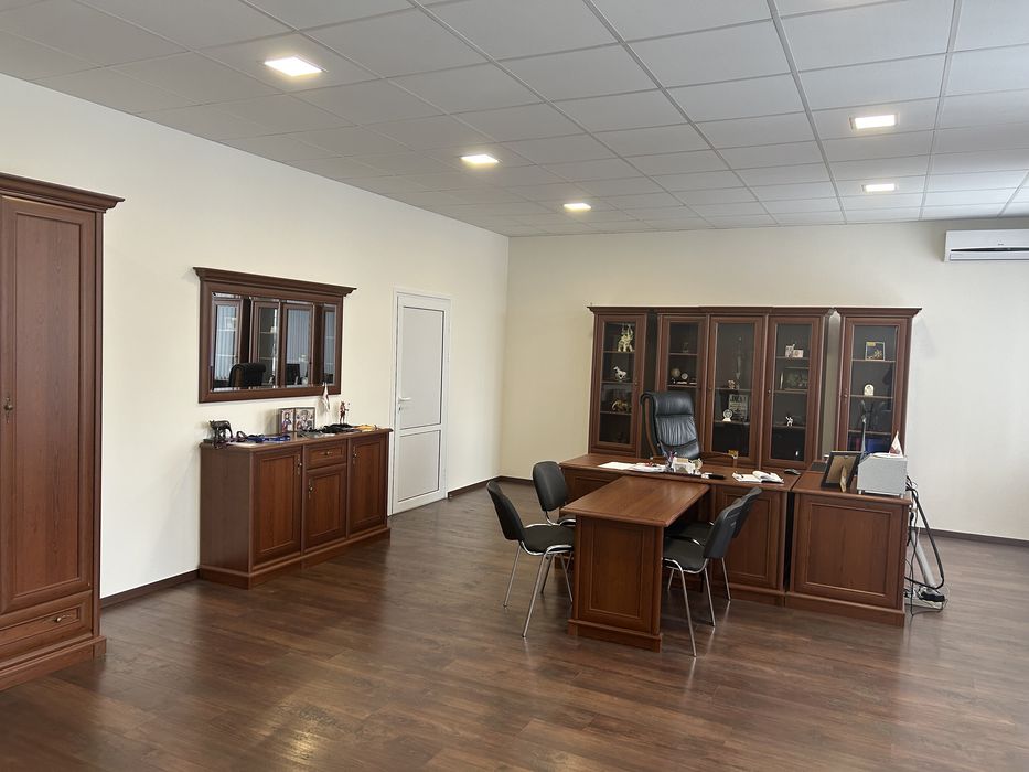 Продаж адміністративного примішення 650 кв.м.свіжий ремонт