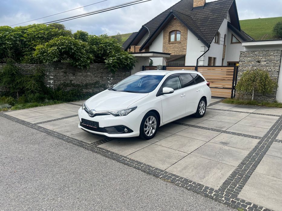 Toyota Auris Kamera, nawigacja, duży ekran, asystenci, alufelga!