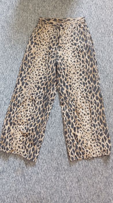 Джинси в трендовий принт