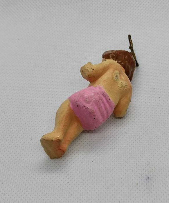 Pequena estatueta marfinite antiga de Menino Jesus de presépio