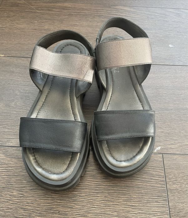 Босоніжки шкіряні 39 розмір